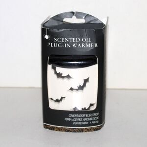 Bed Bath & Beyond Scented Oil Plug In Warmer White Ceramic Bats Halloween cutout